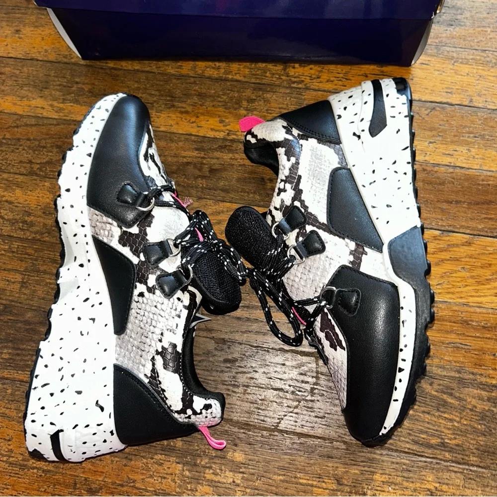 NEW Madden Girl Black and White Akima Sneakers with Pink Highlights - Picture 2 of 3